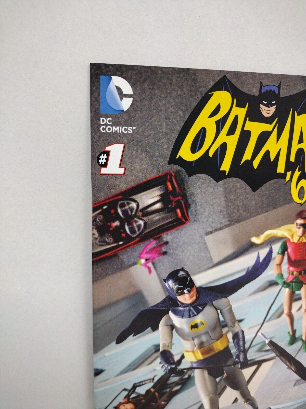 DC Comics! Batman '66! Issue #1 (2013)! SDCC Exclusive Variant!