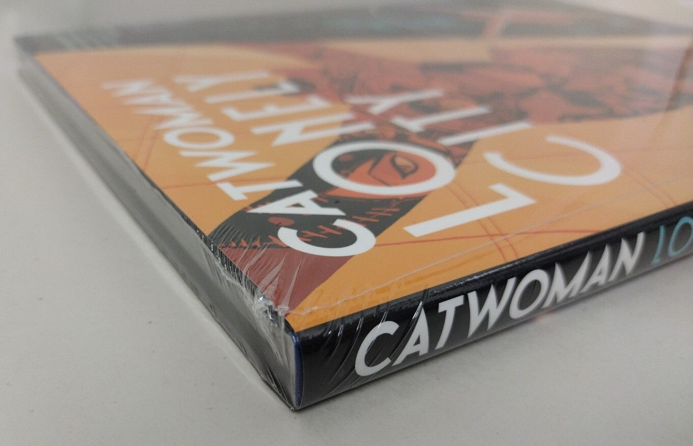 Catwoman Lonely City (2022) DC Hardcover Cliff Chiang New Sealed