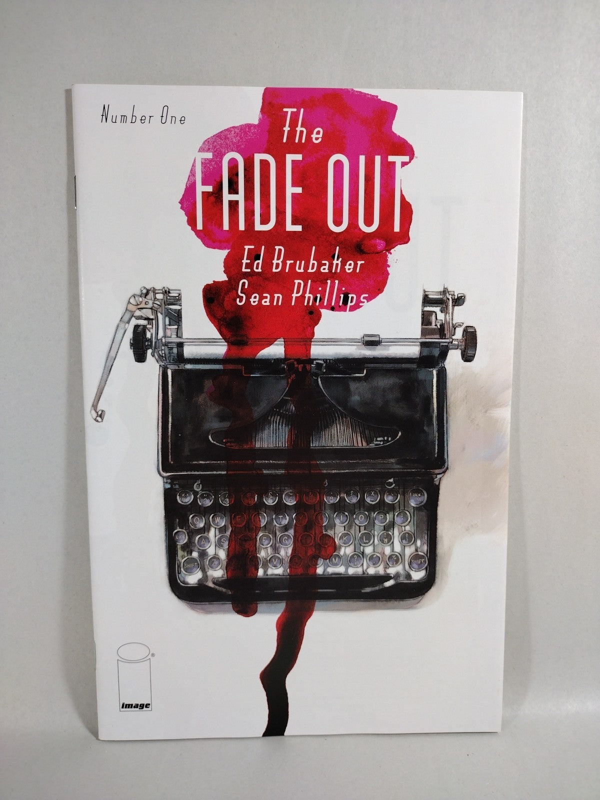 Fade Out (2014) Image Comic Lot #1 2 3 4 5 + Signed Brubaker Phillips Sticker NM