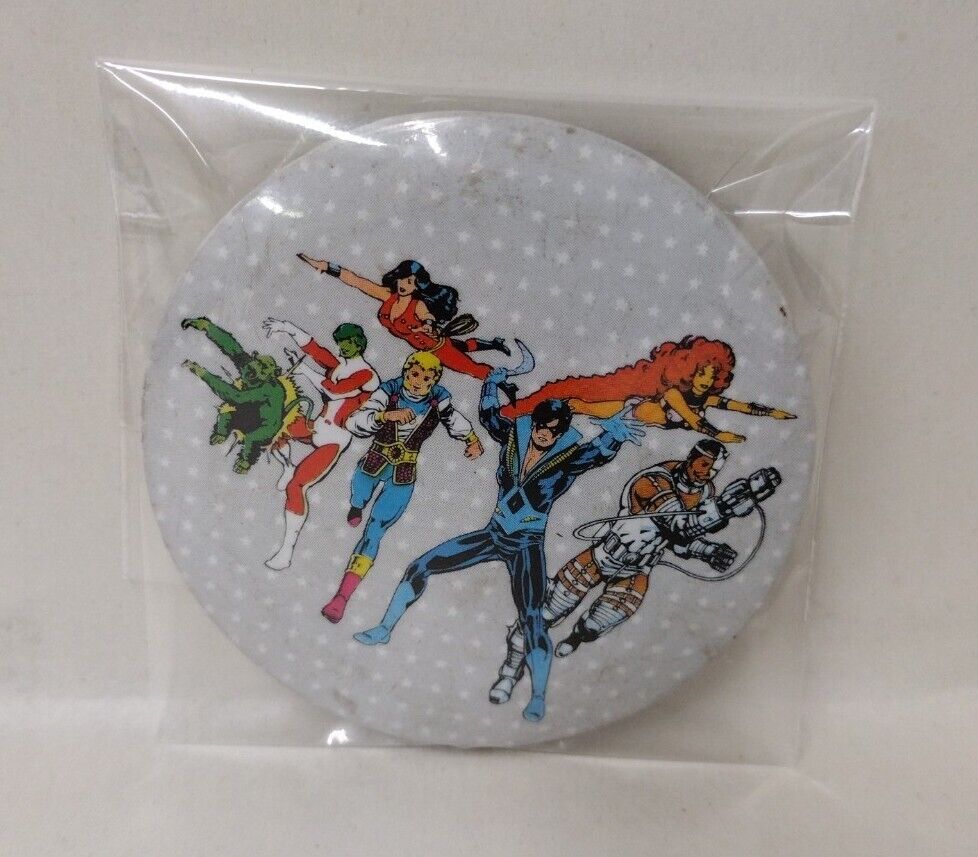 Rare 1980s New Teen Titans DC Comics Official 2.5 in Button Nightwing Cyborg