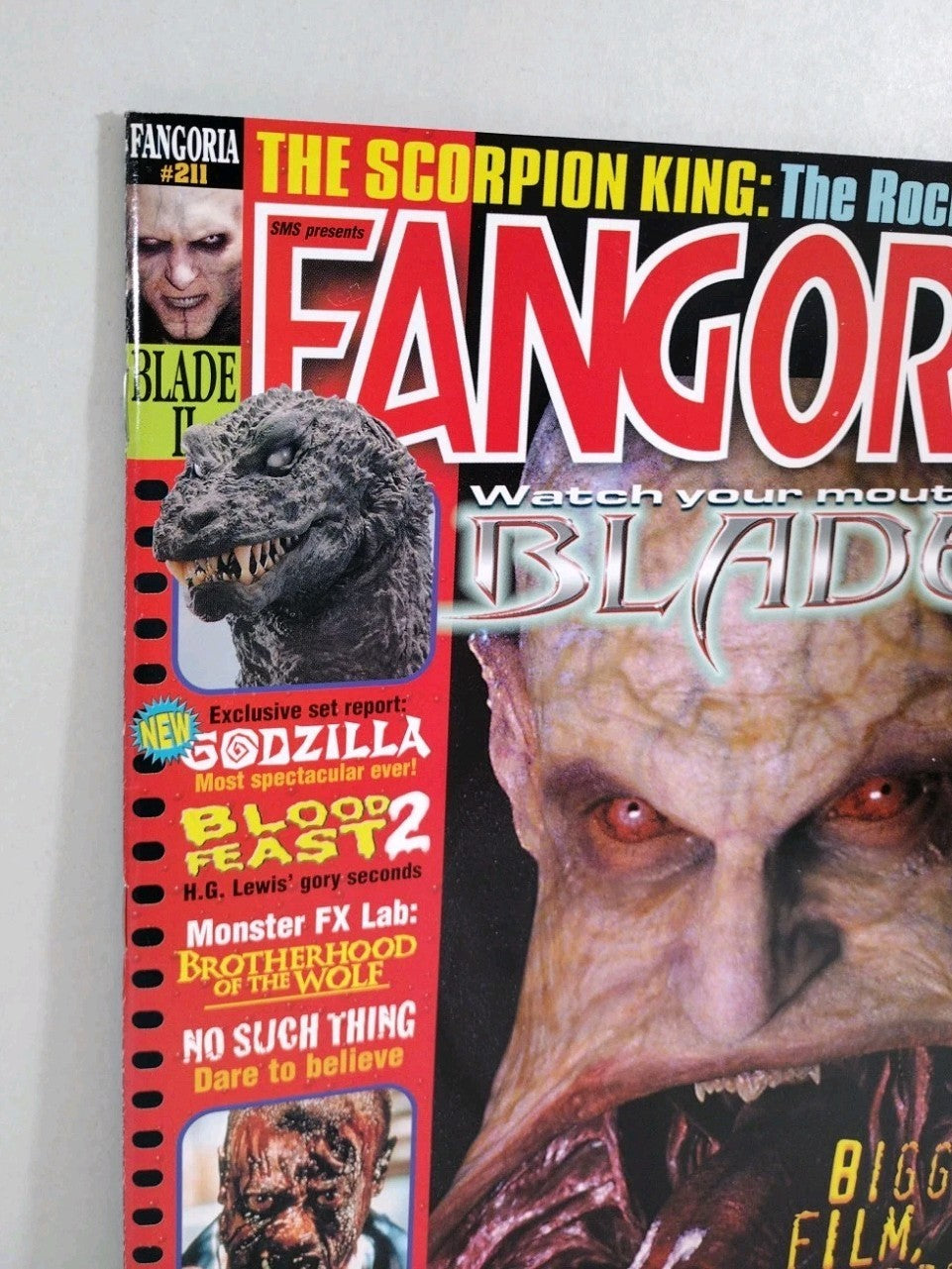 FANGORIA Magazine #211 (2002) Blade 2 Godzilla Resident Evil Blood Feast 2 VF