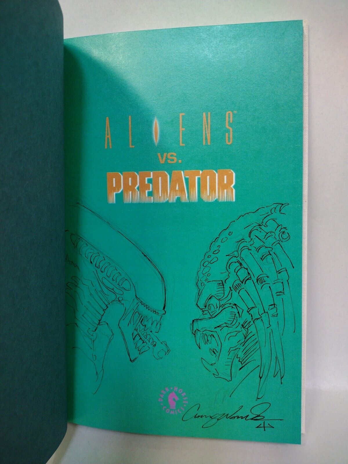 Aliens Vs Predator Limited HC With Slipcase Signed & Remarked Chris Warner