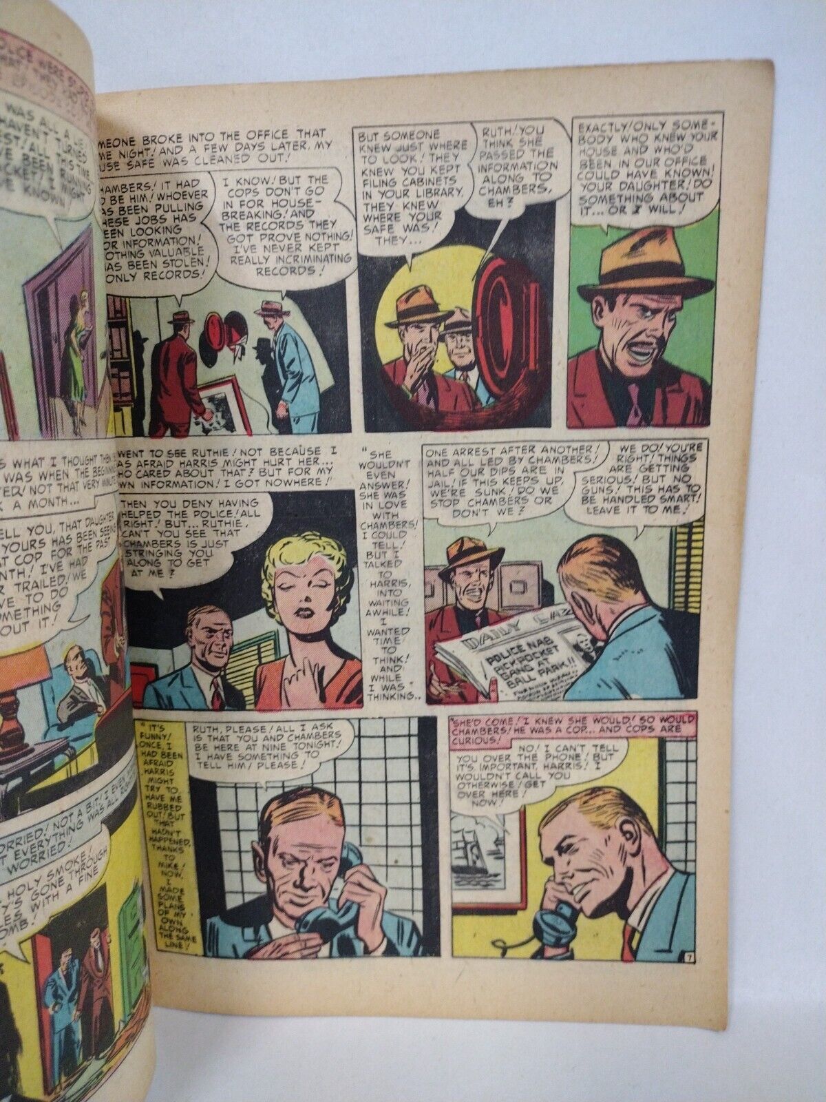 Coveress Golden Age Crime Comic Detective Headline Justice Traps The Guilty 