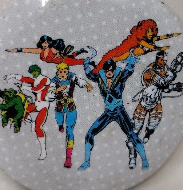 Rare 1980s New Teen Titans DC Comics Official 2.5 in Button Nightwing Cyborg