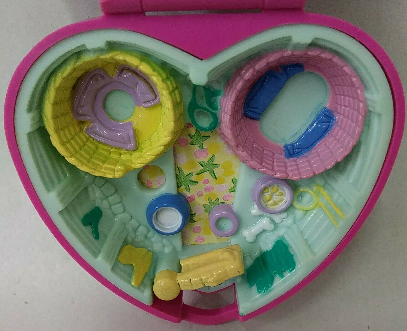  Polly Pocket (1993) PRECIOUS PUPPIES Pet Dog -Bluebird - Pink Heart Compact