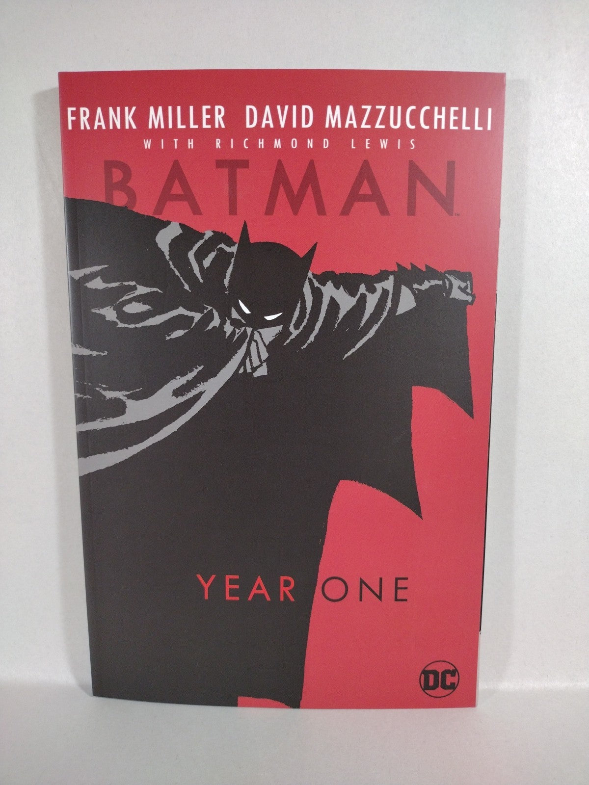Batman Year One (2005) DC Comic TPB Frank Miller Mazzucchelli New
